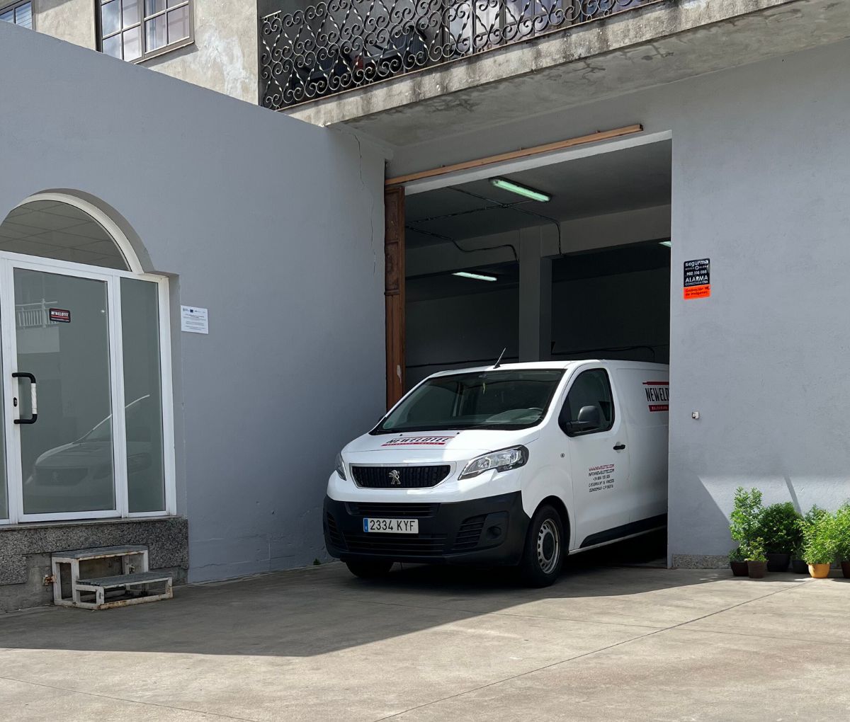 Entrada a las instalaciones de Neweldtec